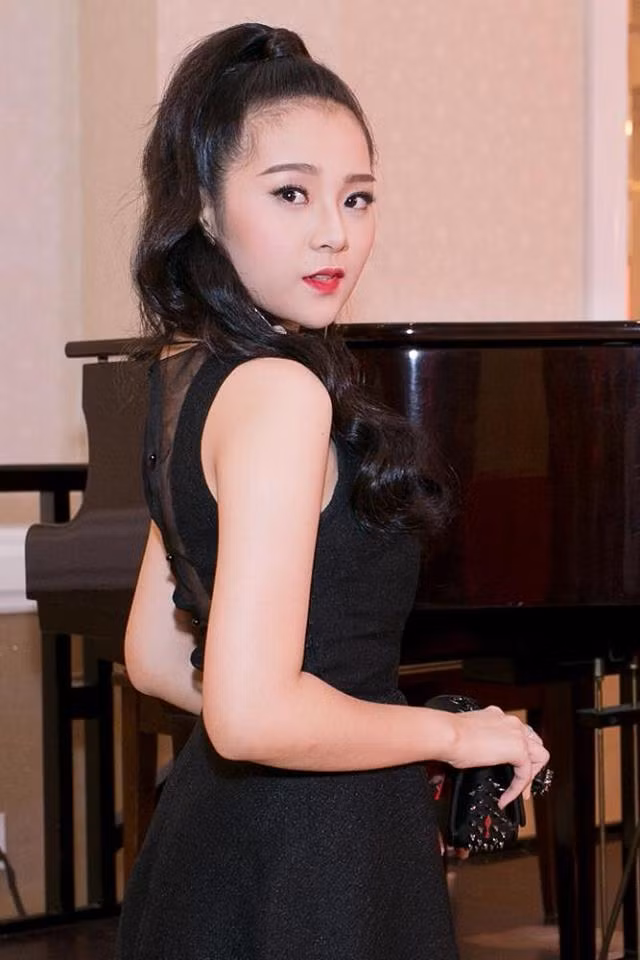 Thời gian gần đây, công chúng thấy cô chăm chỉ tham gia các sự kiện hơn.