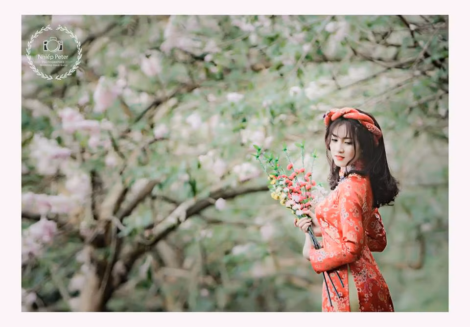 Thủy Tiên sở hữu gương mặt xinh đẹp, khả ái cùng thân hình gợi cảm với số đo 3 vòng lần lượt là 83-58-93 (cm).