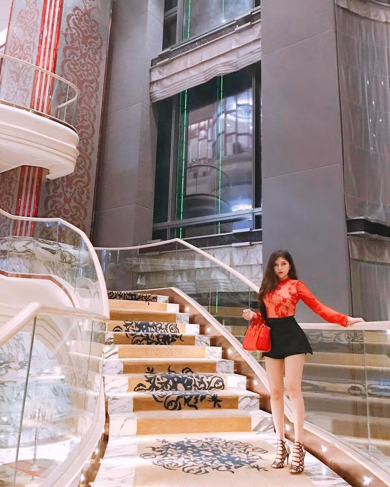 Người chị em song sinh của Thanh Tuyền là Thanh Giang có lẽ "trầm" hơn khi ít khoe ảnh lên mạng xã hội.