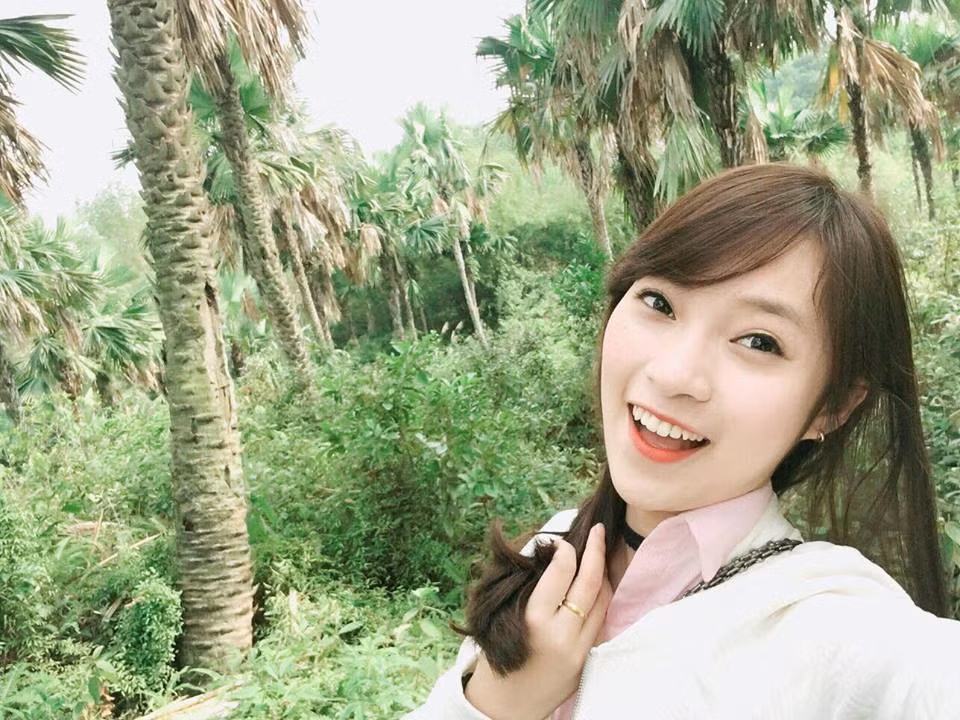 Với vai trò mới này, Khánh Vy có thể được xem là một trong những MC dẫn bản tin thời sự trẻ nhất trên sóng truyền hình.