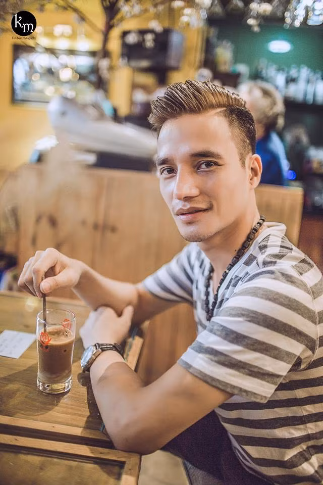Quyết định nhờ đến sự can thiệp của "dao kéo" để cải thiện dung mạo lần này được Đức Hậu hy vọng sẽ giúp công việc kinh doanh của anh thêm thuận lợi.
