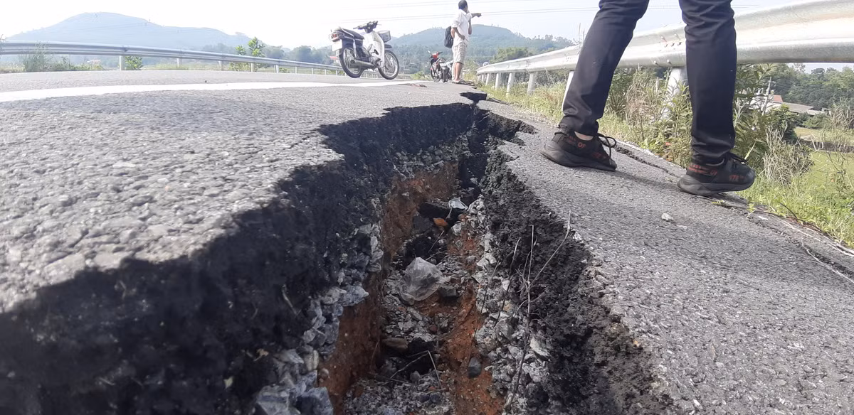 VEC nói nguyên nhân đường dẫn cao tốc gần 35 nghìn tỉ nứt toác - Hình 2 VEC noi nguyen nhan duong dan cao toc gan 35 nghin ti nut toac-Hinh-2