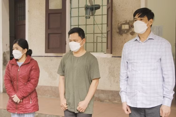 Cả 3 bị can đều bị khởi tố, bắt tam giam về tội lợi dụng chức vụ, quyền hạn trong khi thi hành công vụ.