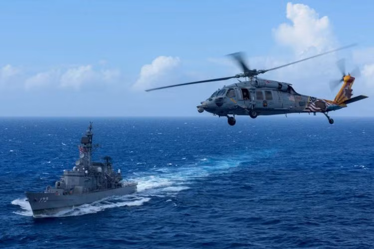 Tàu dài 150 m, rộng 16 m và có lượng giãn nước đầy tải 6.050 tấn.