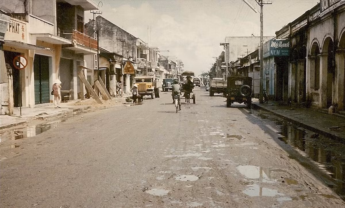 Đường phố ở trung tâm Nha Trang.