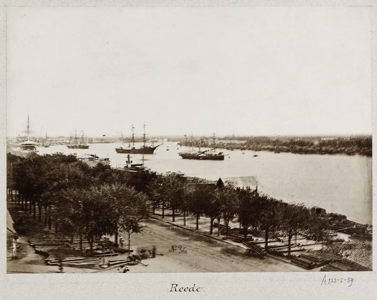 Những con tàu phương Tây ở khu vực cảng Sài Gòn năm 1888. Hình ảnh nằm trong loạt ảnh Việt Nam cuối thế kỷ 19 thuộc một bộ sưu tập cá nhân, được đăng tải trên trang web Geheugenvannederland.nl.