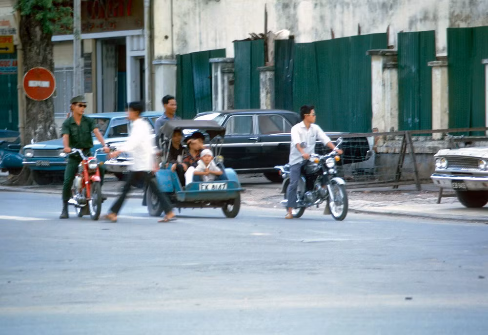Góc đường Pasteur - Hàm Nghi, cạnh Tòa đại sứ Đài Loan.
