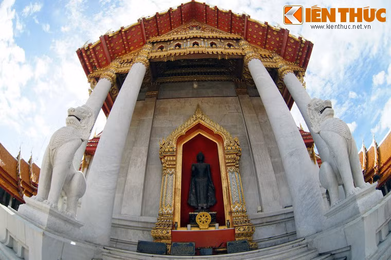Với những giá trị nổi bật của mình, chùa Cẩm Thạch là một trong những địa điểm ghé thăm không thể bỏ qua của du khách khi đến với Bangkok.