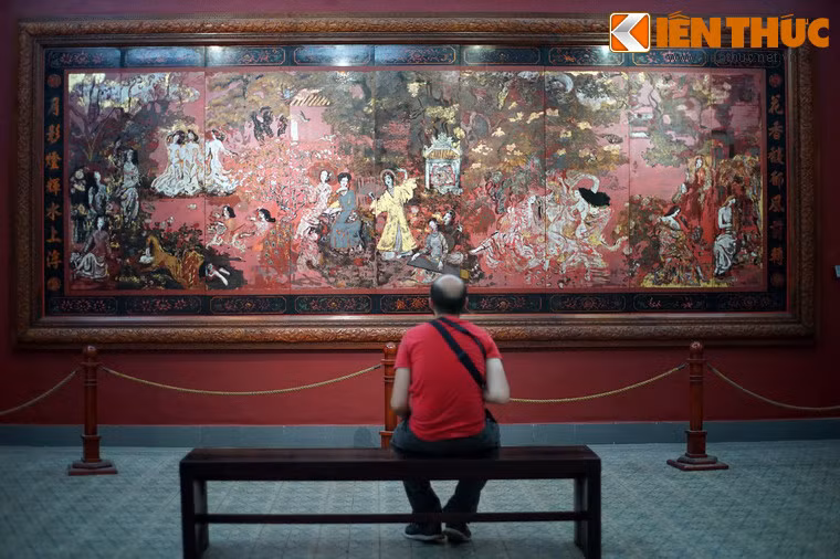 Được lưu giữ tại Bảo tàng Mỹ Thuật TP HCM, tranh “Vườn xuân Trung Nam Bắc” của danh họa Nguyễn Gia Trí là một trong số những bức tranh tiêu biểu của nền mỹ thuật hiện đại Việt Nam được công nhận là Bảo vật quốc gia.