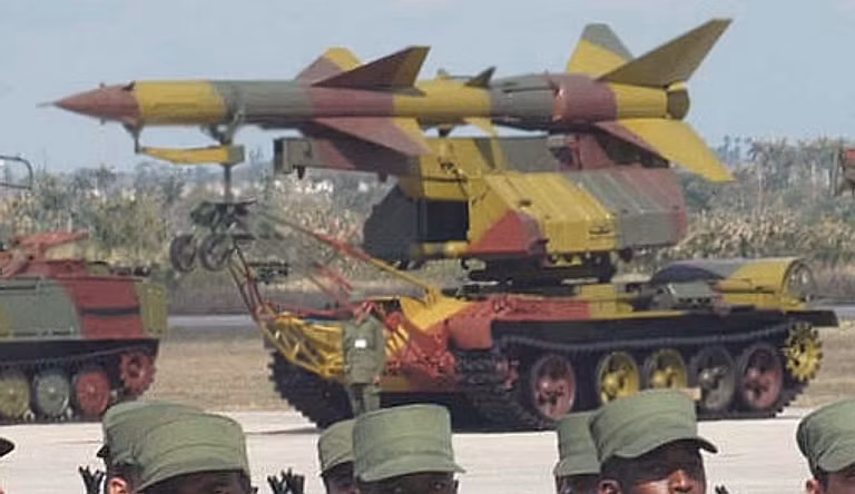 Jane's Defence Weekly cho biết, một bức ảnh chụp bệ phóng tên lửa SA-2 lắp trên khung gầm tăng T-54/55 xuất hiện trên trang mạng Garowe Oline của Somali hôm 19/4 đi cùng câu chuyện Tổng thống Somali viếng thăm tổ hợp công nghiệp vũ khí Gafat của Ethiopia. Nói đơn giản hơn, Ethiopia có thể đã tự nâng cấp tên lửa phòng không SA-2 huyền thoại mà nước này trong trang bị.