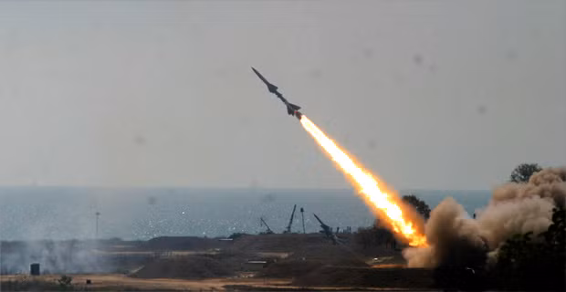 Hiện Việt Nam sử dụng phiên bản cải tiến S-75M Volga (NATO gọi là SAM-2M Volga) có tầm bắn 45km, độ cao bắn hạ mục tiêu lên tới 25km.