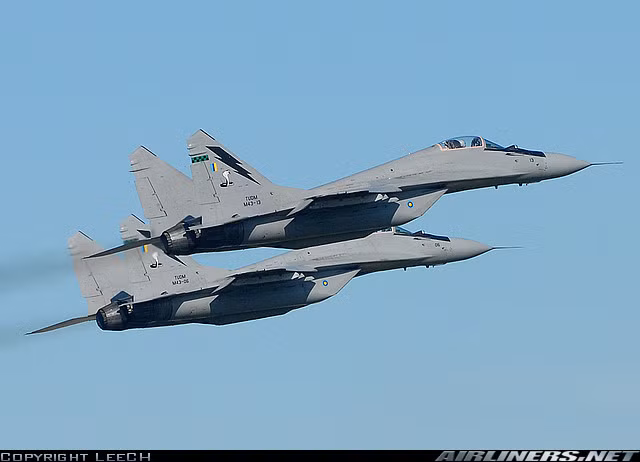 Có lẽ sau khi ký xong hợp đồng và nhận các máy bay chiến đấu mới, tiêm kích đánh chặn MiG-29N sẽ được cho nghỉ hưu và bán thanh lý cho nước khác. Đó sẽ là cơ hội cho Việt Nam, vì vốn dĩ chúng ta đã có truyền thống lâu đời sử dụng dòng tiêm kích MiG, việc chuyển đổi lên phiên bản mới hơn nằm trong khả năng cho phép, trong khi tiết kiệm đang kể chi phí. Ngoài ra, Việt Nam và Nga đã quá hiểu nhau khi có truyền thống hợp tác quân sự lâu đời cho nên việc mua MiG-29N là hợp lý.
