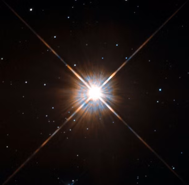  Ngôi sao gần chúng ta nhất là gì? Cách khoảng 4,24 năm ánh sáng, đó là Proxima Centauri. Nguồn ảnh: List25.