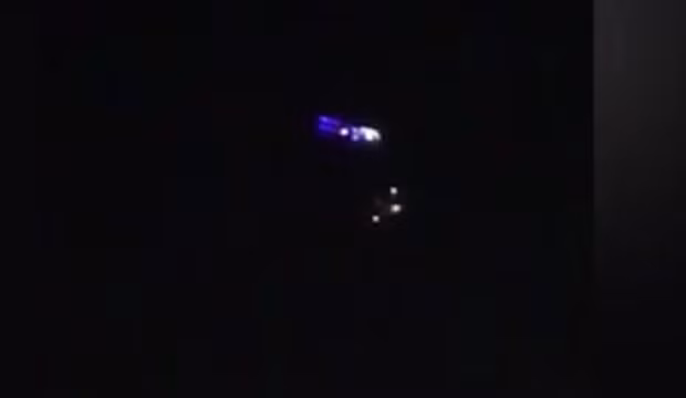 Luồng sáng trên bầu trời trung tâm thương mại Mỹ nghi UFO Luong sang tren bau troi trung tam thuong mai My nghi UFO