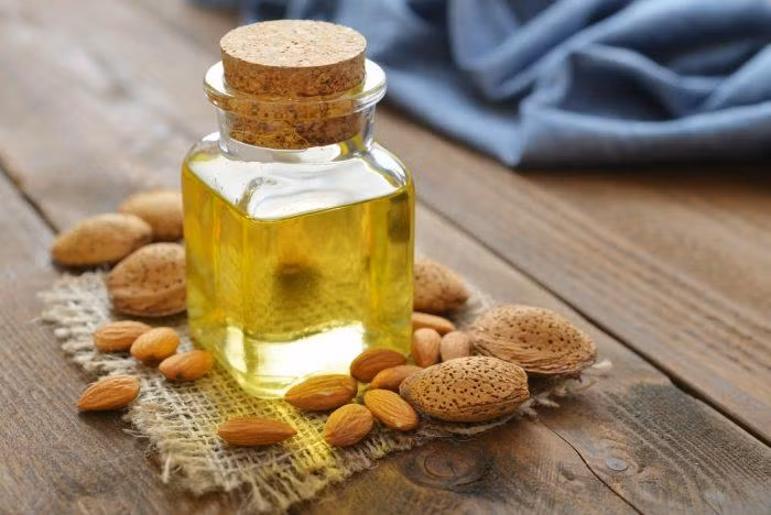 Ăn hạt hạnh nhân đã qua ngâm tốt cho sức khỏe hơn là loại hạt tự nhiên sấy khô vì lớp vỏ nâu bên ngoài của hạnh nhân có chứa tannin acid - một chất ức chế dinh dưỡng. (Nguồn Globalbuzzlive)