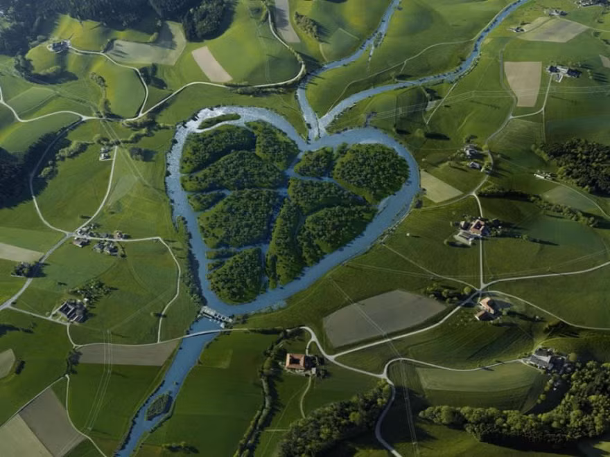  Sông Trái tim ở North Dakota, Hoa Kỳ Sông Trái Tim này chảy kết hợp cùng con sông dài của Mỹ Missouri ở Bắc Dakota. Nhìn từ trên cao, nó có tạo hình cả khác gì một trái tim nguyên vẹn, hùng vĩ ngoạn mục. Nguồn ảnh: brightside.