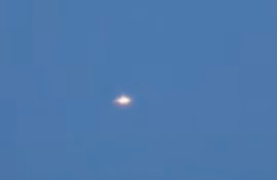 Xon xao khoi vat the chay sang bien hinh nghi UFO o Australia-Hinh-2