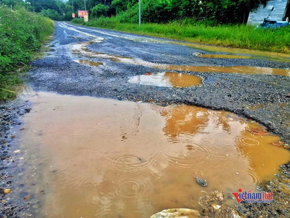 13 nam giai ngan hon 10 ty, duong chi 2km van ngon ngang o Vinh Phuc