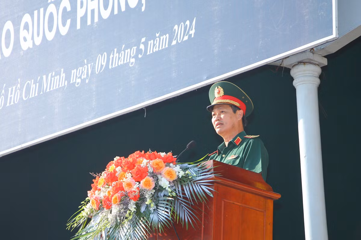 Nhieu ''bong hong'' tham gia hoi thao quoc phong Bo Tu lenh TP HCM