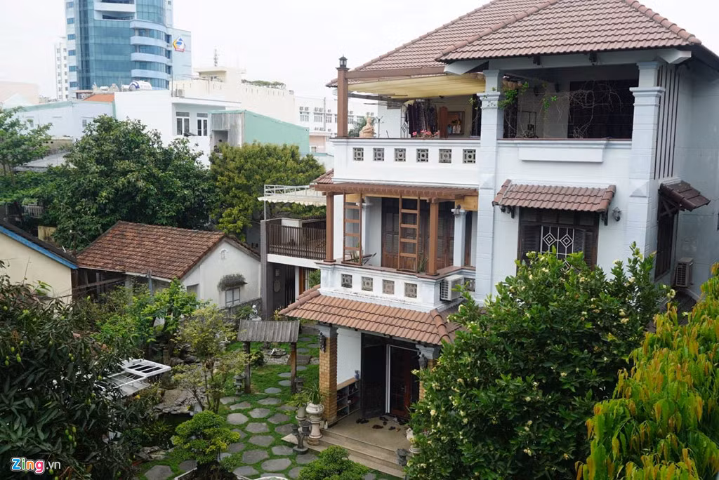 Theo báo Nhân Dân, nhà riêng ông Trần Văn Minh (Chủ tịch UBND TP Đà Nẵng giai đoạn 2006-2011) tọa lạc tại số 25/10 đường Lý Thường Kiệt, thuộc tổ 5, phường Thạch Thang, quận Hải Châu, TP Đà Nẵng. Ảnh: Zing.