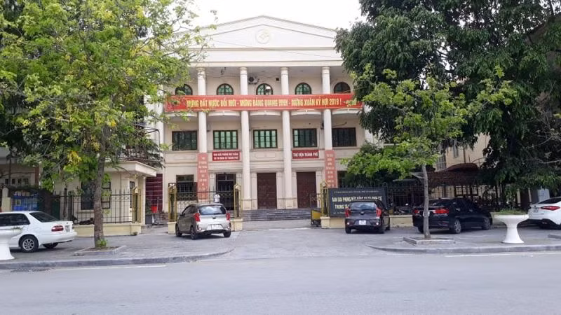 Sau đó Đức và Trung đã tẩy xóa 38 biên bản kiểm kê thực tế hoa màu từ lúa thành hoa ly củ để tăng tiền chênh lệch đền bù đất, gây thiệt hại cho Nhà nước trên 1,6 tỷ đồng. Về phần Tống Quang Thái với tư cách là Phó Giám đốc Ban giải phóng mặt bằng, thời gian đó đối tượng này được giao nhiệm vụ phụ trách chính công tác giải phóng mặt bằng dự án khu đô thị Đông Hải. Tuy nhiên, Thái đã không kiểm tra, giám sát việc thực hiện nhiệm vụ của 2 cấp dưới là Đức và Trung.