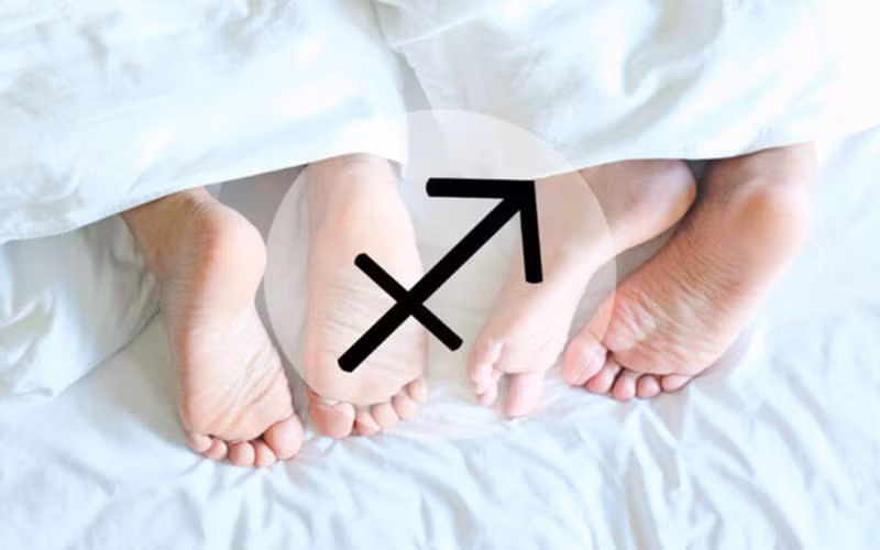 Bỏ qua việc hâm nóng tình cảm: Ở bên nhau lâu năm có thể khiếnbạn cảm thấy chuyện tình cảm trở nên đơn điệu và tẻ nhạt. Việc hai bạn không thể cải thiện điều này sẽ là cơ hội cho người thứ 3 xuất hiện.