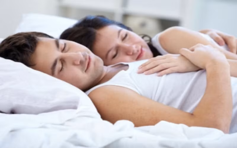 Đồ ngủ quá nhàm chán: Một bộ đồ ngủ bình thường hoặc thậm chí cũ sẽ làm cho cả hai bên giảm đi rất nhiều những cảm xúc ham muốn.