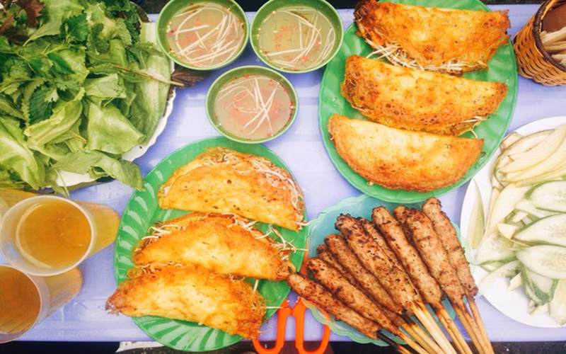 Ăn đồ ăn vặt quá nhiều: Ăn quá nhiều, đặc biệt là các món ăn vặt hoặc đồ ăn thiếu lành mạnh, có thể khiến bạn giảm ham muốn với chuyện ấy.