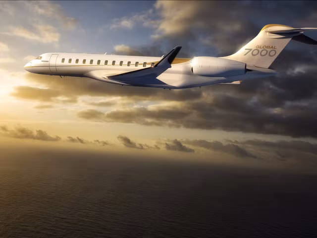 Bombardier Global 7000 là máy bay tư nhân sản xuất để phục vụ các chuyến bay dài và thiết kế theo yêu cầu riêng của khách hàng. Ảnh: Flying Magazine.