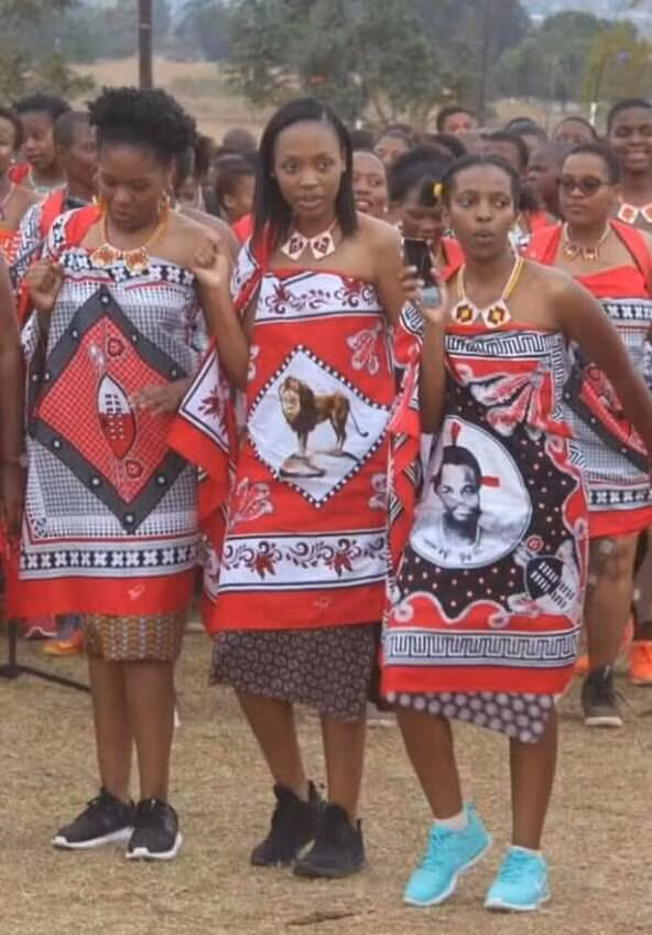 Tháng 8, tháng 9 hàng năm, vua Mswati III thường tổ chức lễ hội tìm vợ kéo dài suốt cả tuần.