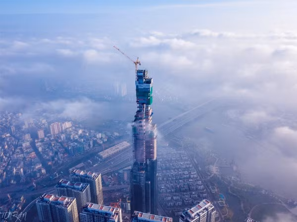 Dự kiến hoàn thành vào cuối năm 2018, The Landmark 81 sẽ trở thành tòa tháp cao nhất tại Việt Nam. Ảnh: Youtube.
