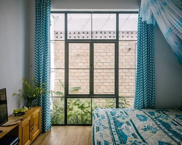 Phòng ngủ thoáng mát với gam màu nhẹ nhàng.