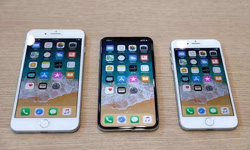Giá bán iPhone X hiện tại quá cao khi so sánh với các phiên bản dùng màn hình LCD.