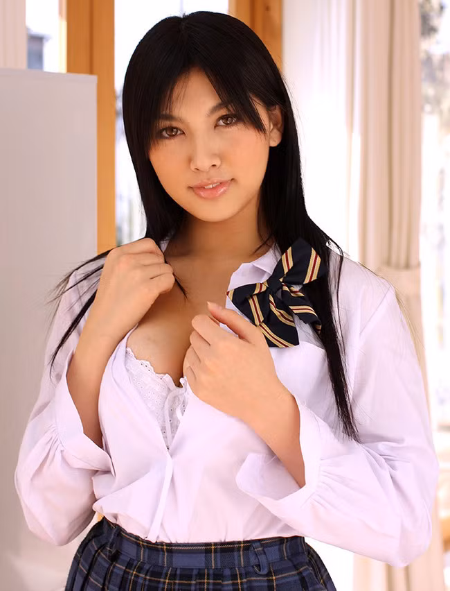 Saori Hara là nữ diễn viên mang trong mình hai dòng máu lai Đức - Nhật. Không chỉ nổi tiếng ở Nhật, tên tuổi của Saori Hara còn mở rộng cả thị trường Trung Quốc.