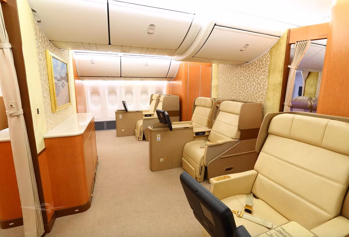 Hiện tại, chưa rõ lý do vì sao chuyên cơ dát vàng của Hoàng gia Qatar được rao bán. Nguồn ảnh: DM.