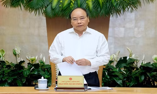 Thủ tướng Nguyễn Xuân Phúc cho phép Bộ Giao thông Vận tải nghiên cứu thêm, nhưng không được gọi là trạm thu giá. Ảnh: VGP.