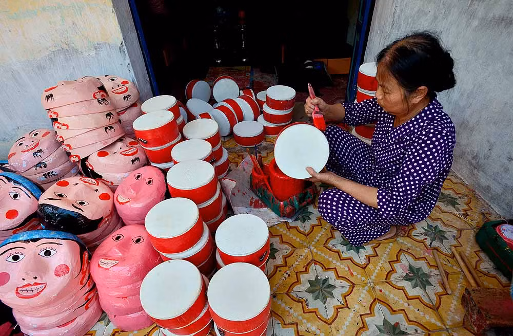 Có tuổi hàng trăm năm nhưng nay cả làng chỉ còn khoảng 15 hộ trụ lại với nghề. Ảnh: Baochinhphu.