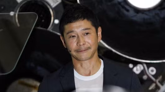 Tỷ phú Yusaku Maezawa là người sáng lập của hãng bán lẻ trực tuyến Zozo. Ảnh: CNBC.