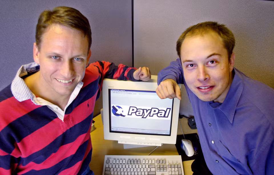 4 năm sau khi thành lập (1999), hai anh em bán Zip2 với giá 307 triệu USD, mang về cho Elon Musk 22 triệu USD.