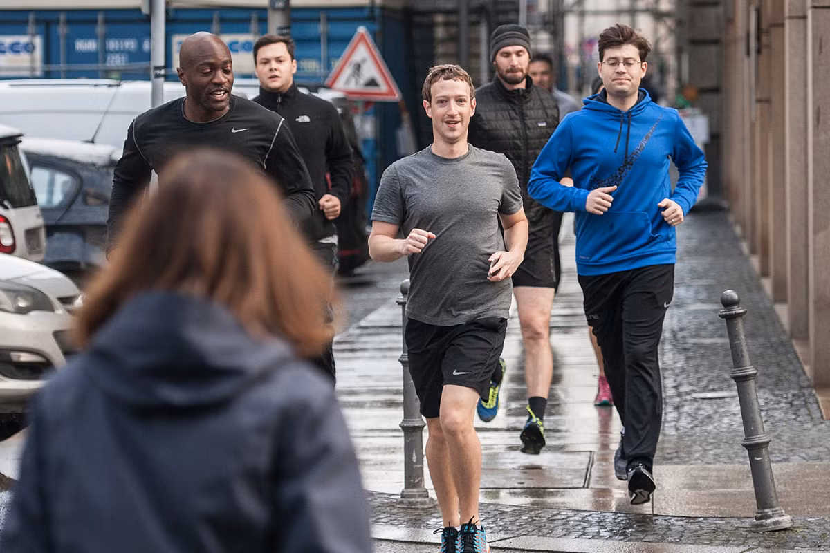 Mức chi phí này tăng hơn 50% so với năm 2016 (4,8 triệu USD). Chi phí bảo vệ Mark Zuckerberg năm 2015 là 4,2 triệu USD. Ảnh: Dazeinfo.
