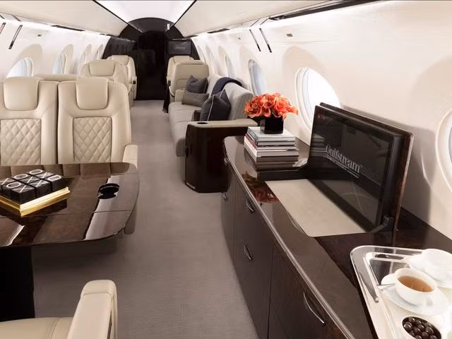 G500 cũng được trang bị internet tốc độ cao nhanh gấp 30 lần các đối thủ khác và có giá khoảng 45 triệu USD. Ảnh: Gulfstream.