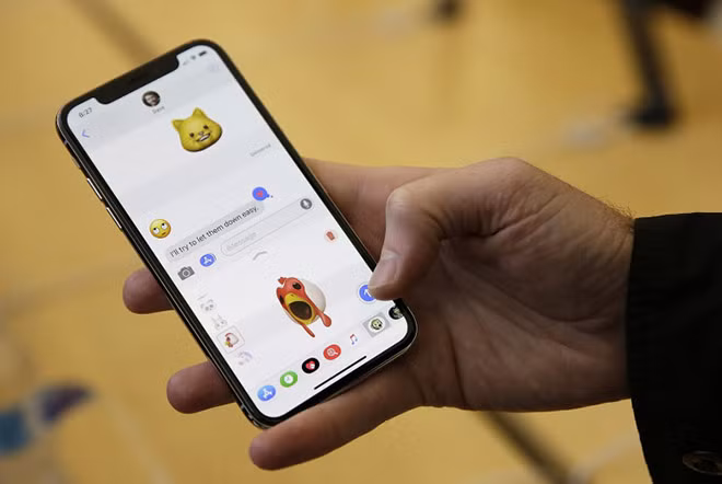 iPhone LCD 6,1 inch co nhieu mau bat mat, gia re hon nhieu