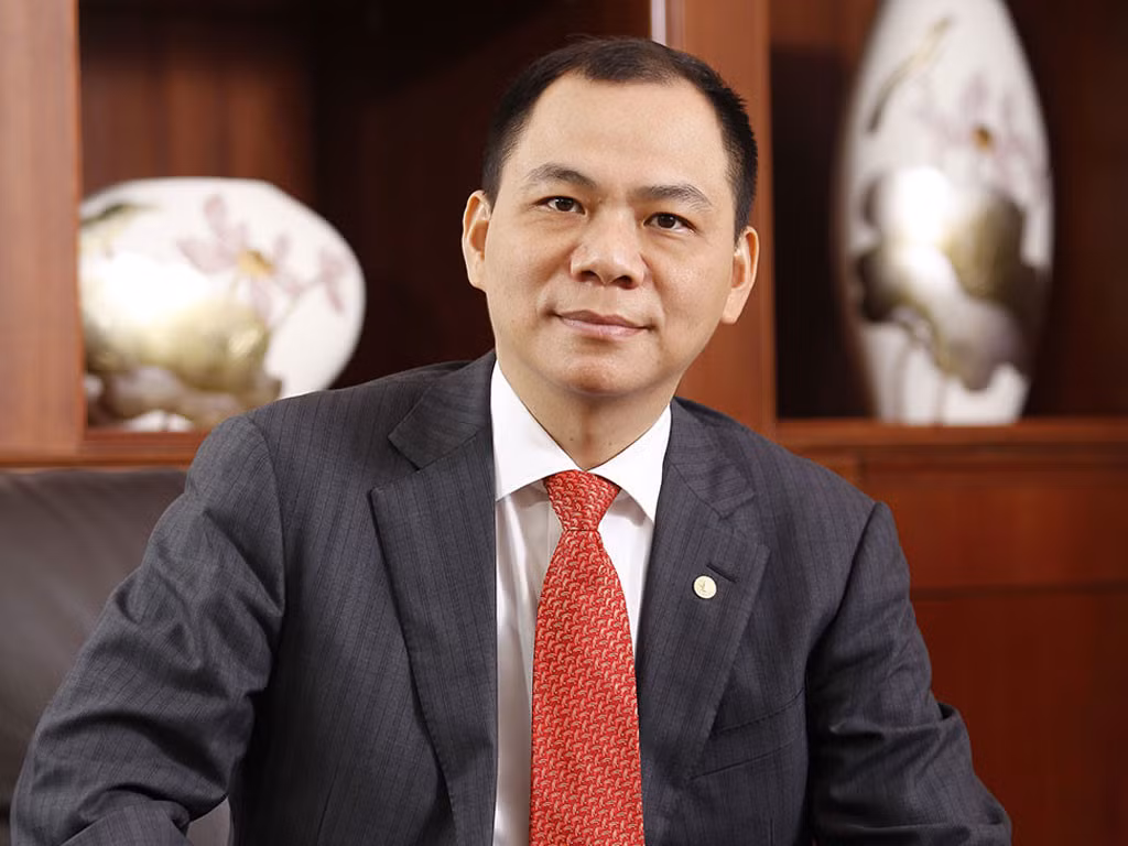 Tính đến ngày 29/5, đại gia Phạm Nhật Vượng là người giàu nhất sàn chứng khoán Việt với khối tài sản tương đương 79.600 tỷ đồng. Ông Phạm Nhật Vượng - Chủ tịch tập đoàn Vingroup đang nắm giữ trực tiếp một khối lượng lớn cổ phiếu, tương 27,45% cổ phần VIC. Ảnh: Forbes.