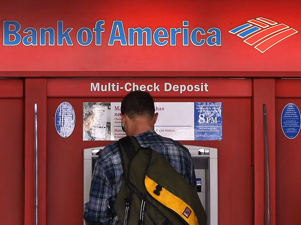 Ngân hàng Mỹ (Bank of America) là một ngân hàng đa quốc gia và công ty dịch vụ tài chính Mỹ có trụ sở tại Charlotte, North Carolina. Đây là công ty cổ phần ngân hàng lớn thứ hai ở Mỹ tính theo tài sản (2.280 tỷ USD).