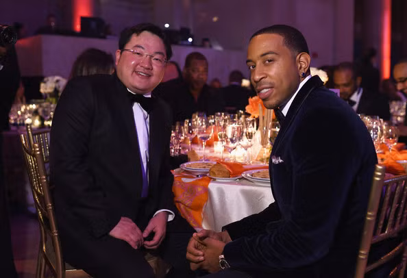 Dịp sinh nhật 31 tuổi của mình, tỷ phú Jho Low mời toàn bộ dàn diễn viên phim The Wolf of Wall Street đến dự và Britney Spear đến biễu diễn. Ảnh: Sarawak Report. Video: Cận cảnh du thuyền hơn 300 triệu USD của tỷ phú Nga. Nguồn: Youtube.