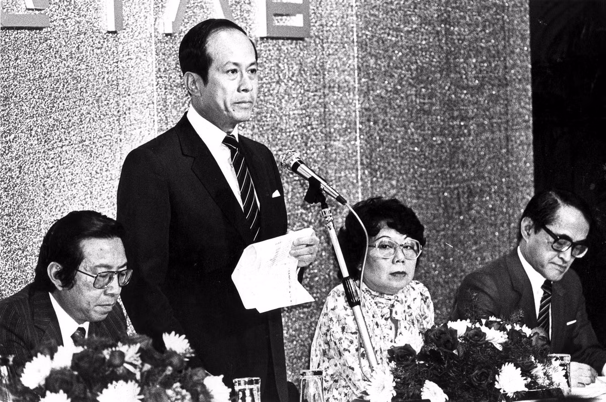 Năm 1940, khi chiến tranh Trung Quốc - Nhật Bản xảy ra, gia đình Lý Gia Thành phải trốn đến Hong Kong - nơi ông sống từ đó đến nay. Ảnh: SCMP.