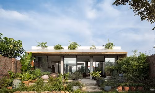 Tọa lạc tại xã Đồng Trúc (Thạch Thất, Hà Nội), ngôi nhà cấp 4 mang tên Dế House gây ấn tượng bởi thiết kế khoảng mở, thân thiện với môi trường.