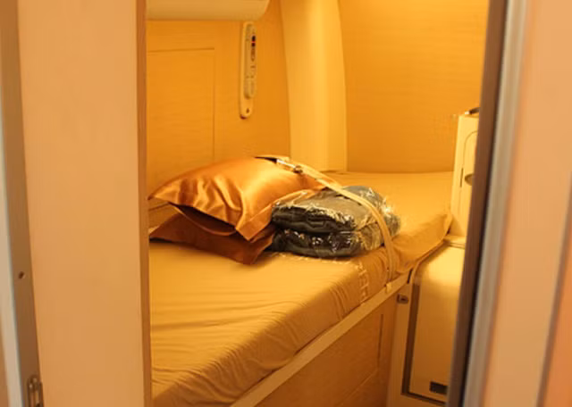 Trên máy bay Airbus A380 của Singapore Airlines, giường ngủ phi công được trang bị những tiện nghi sang trọng và thoải mái. Nguồn ảnh: Business Insider.
