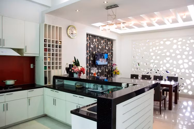 Khu vực bếp ngăn cách với gara để xe bằng vách ngăn 3D.