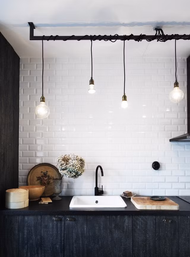 Đèn trần lộ thiên đã bớt thịnh hành nhiều năm trở lại đây. Tuy nhiên, đèn trần nhỏ lộ thiên sẽ bùng lên thật mạnh mẽ trong năm 2018.